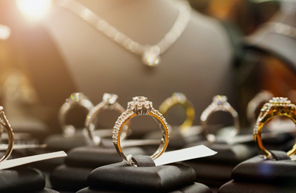 Where is the Best Place to Buy Diamond Jewelry Online?